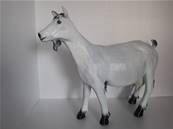 Sculpture en resine d'une chèvre L-90cm