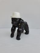 Statue Gorille avec Chapeau Blanc et Noir